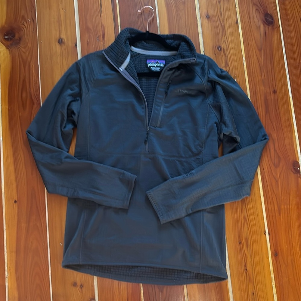 Patagonia men’s medium running base layer